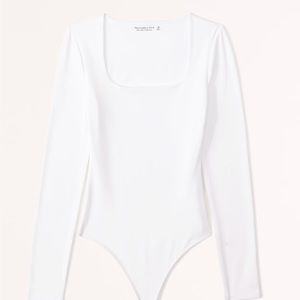 NWOT Abercrombie & Fitch Cream Long Sleeve Seamless Scoopneck Bodysuit Size S